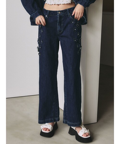 CALNAMUR（カルナムール）の「3D FLOWER STRAIGHT DENIM PT/3Dフラワーストレートデニムパンツ（その他パンツ・レディース・ホワイト/アイスブルー/インディゴ・S/M）」の12枚目の写真