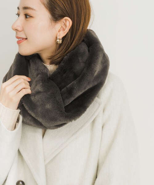 URBAN RESEARCH（アーバンリサーチ）の「ファースヌード（ネックウォーマー/スヌード・レディース・IVORY/GREGE/CHARCOAL・FREE）」の3枚目の写真