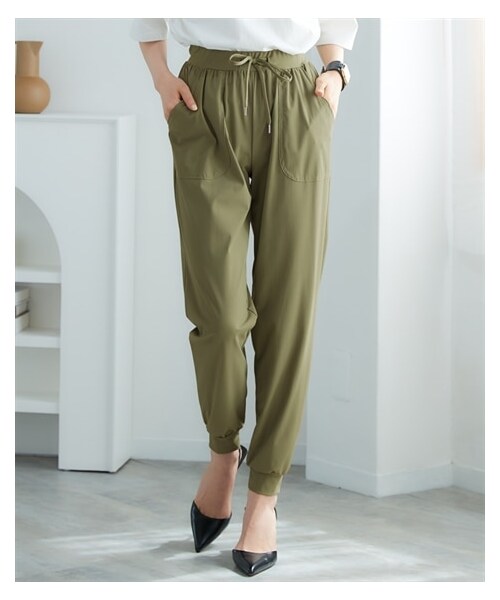 nissen（ニッセン）の「爽快ジョガーパンツ（ゆったりヒップ）（接触冷感・イージーケア・UVカット・ストレッチ）＜大きいサイズ有＞（パンツ・レディース・チャコール/カーキ/黒/青・S/M/L/LL/3L/4L/5L/6L/8L/10L）」の5枚目の写真