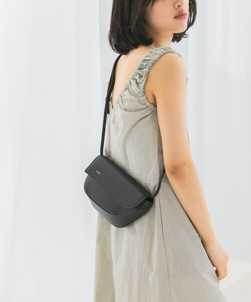 URBAN RESEARCH ROSSO（アーバンリサーチロッソ）の「MIUUR　NIU（ショルダーバッグ・レディース・SILVER/BLACK・one）」の4枚目の写真