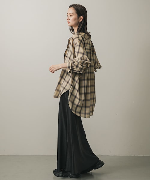 SENSE OF PLACE by URBAN RESEARCH（センスオブプレイスバイアーバンリサーチ）の「『一部WEB限定カラー』ナローサテンスカート（スカート・レディース・BLACK/IVORY/CHARCOAL/YELLOW/SILVER・S/M/TALL）」の20枚目の写真