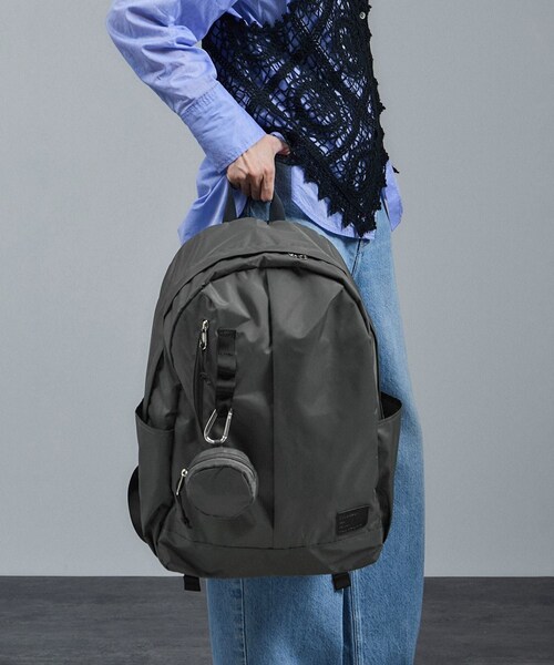 ADAM ET ROPE'(アダムエロペ)の「【WEB限定】ラウンドポーチ&エコバッグ付きリュック(バックパック/リュック・レディース・ブラック/グレー/グレー系・F)」の5枚目の写真