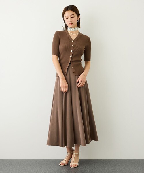 ROPE'(ロペ)の「シルクライクマーメイドフレアスカート/接触冷感・シワ防止・吸水速乾・セットアップ対応・イージーケア(スカート・レディース・ブラウン系/ベージュ系・36/38)」の17枚目の写真