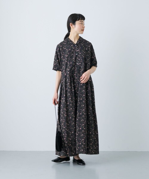 かぐれ　2025年　小花柄 半袖 シャツワンピース かぐれ（カグレ）の「小花柄プリントワンピース（ワンピース）」 - WEAR
