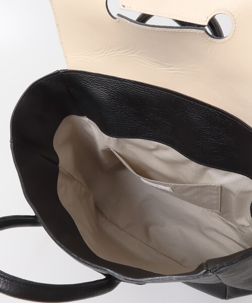 URBAN RESEARCH(アーバンリサーチ)の「YOUNG&OLSEN EMBOSSED LEATHER DELUXE M(トートバッグ・メンズ・BLACK/BROWN・Free)」の7枚目の写真