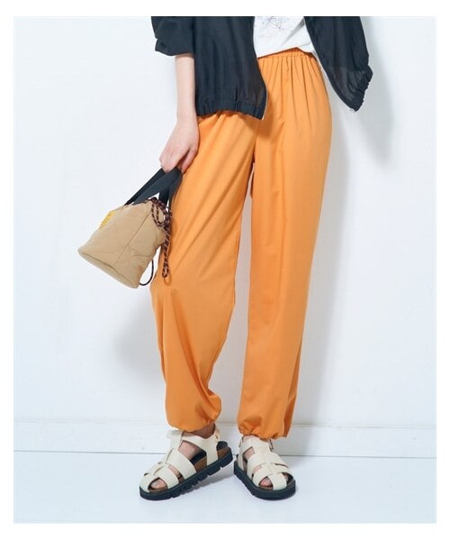 nissen（ニッセン）の「大きいサイズ バンブーレーヨンとろみイージーパラシュートパンツ(イージーケア素材）（接触冷感）（ゆったりヒップ）（パンツ・レディース・シーグリーン/黒/オレンジ/ベージュ・L/LL/3L/4L/5L/6L/8L/10L）」の5枚目の写真