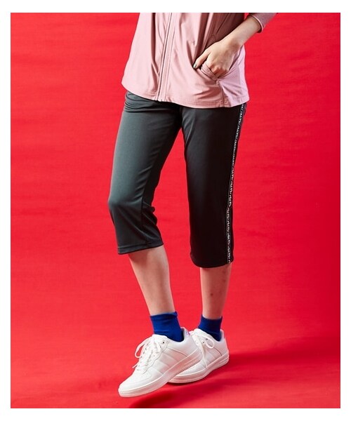 nissen（ニッセン）の「大きいサイズサイドラインクロップドパンツ（吸汗速乾・UVカット）／FILA（パンツ・レディース・チャコールグレー/ネイビー/ブラック・L/LL/3L/4L/5L/6L/8L/10L）」の9枚目の写真