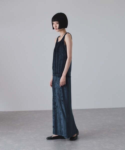 ADAM ET ROPE'（アダムエロペ）の「【Miller for ADAM ET ROPE'】別注 ベロアSkirt（スカート・レディース・グリーン/ネイビー・F）」の5枚目の写真