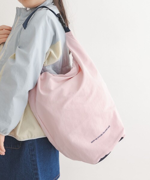 URBAN RESEARCH DOORS(アーバンリサーチドアーズ)の「撥水ロールアップバッグ(KIDS)(その他・キッズ・NVY×GRN/PNK×NVY・One)」の2枚目の写真