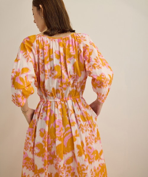 ROPE'（ロペ）の「【DEVEAUX（デヴォー）】別注ボカシフラワーウエストギャザーワンピース/洗える（ワンピース・レディース・ブラウン系/オレンジ系・F）」の10枚目の写真