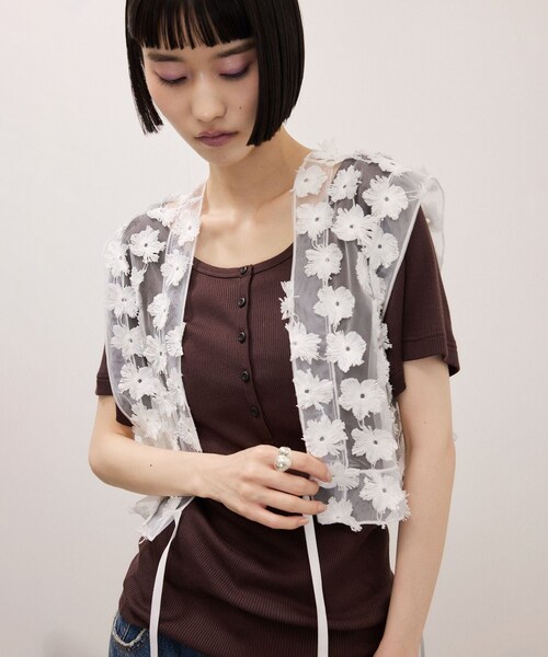 ADAM ET ROPE'(アダムエロペ)の「フラワーチュール2WAYトップス(シャツ/ブラウス・レディース・ブラック/ホワイト・F)」の13枚目の写真