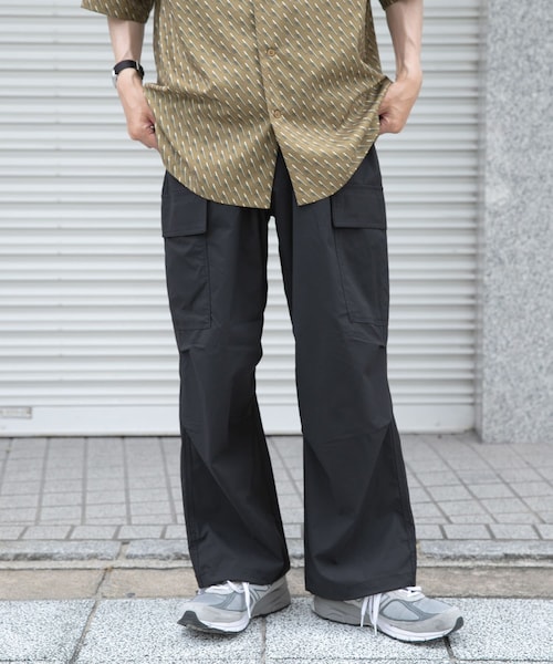 ITEMS URBANRESEARCH（アイテムズ アーバンリサーチ）の「ウエストイージー ポリカーゴパンツ（その他パンツ・メンズ・BLK/IVO/KHK・S/M/L）」の6枚目の写真