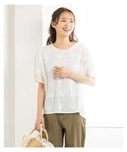 nissen（ニッセン）の「大きいサイズゆるシルエットレース切替プルオーバー（Tシャツ/カットソー・レディース・オフホワイト/マスタード/サックス/ミント/チャコールグレー・L~LL相当/3L~4L相当/5L~6L相当/8L相当/10L相当）」の2枚目の写真