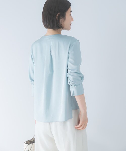 URBAN RESEARCH ROSSO（アーバンリサーチロッソ）の「シルキーツイルVネックブラウス（シャツ/ブラウス・レディース・OFF/MINT/NAVY・Free）」の19枚目の写真