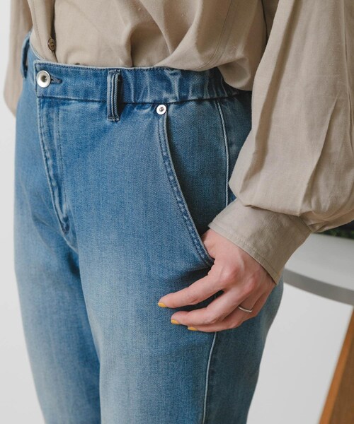 URBAN RESEARCH Sonny Label（アーバンリサーチサニーレーベル）の「MONAME　NEW RELAX TAPERED（デニムパンツ・レディース・LIGHTBLUE・XS/S/M）」の15枚目の写真