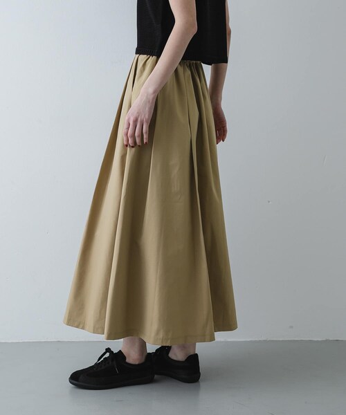 SENSE OF PLACE by URBAN RESEARCH（センスオブプレイスバイアーバンリサーチ）の「タックボリュームスカート（スカート・レディース・BEIGE/BLACK/BLUE・One）」の2枚目の写真