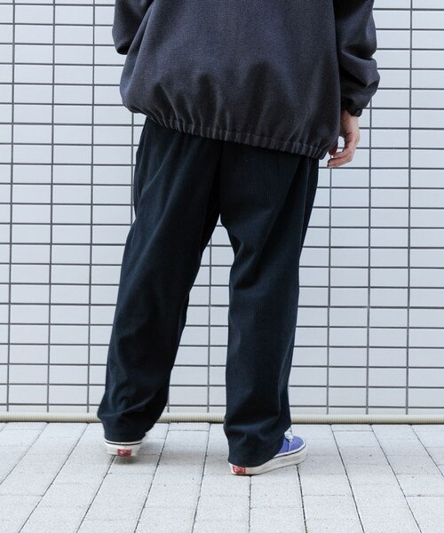URBAN RESEARCH（アーバンリサーチ）の「Wide Dad　Dad EASY CORDUROY WIDE PANTS（その他パンツ・メンズ・D NAVY・1/2）」の6枚目の写真