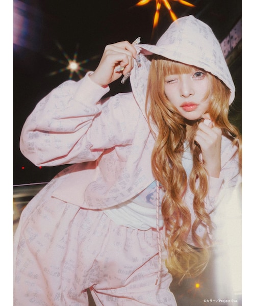 CALNAMUR（カルナムール）の「【新世紀エヴァンゲリオンコラボ】サブタイトル スウェット セットアップ（セットアップ・レディース・ブラック/ピンク・F）」の10枚目の写真