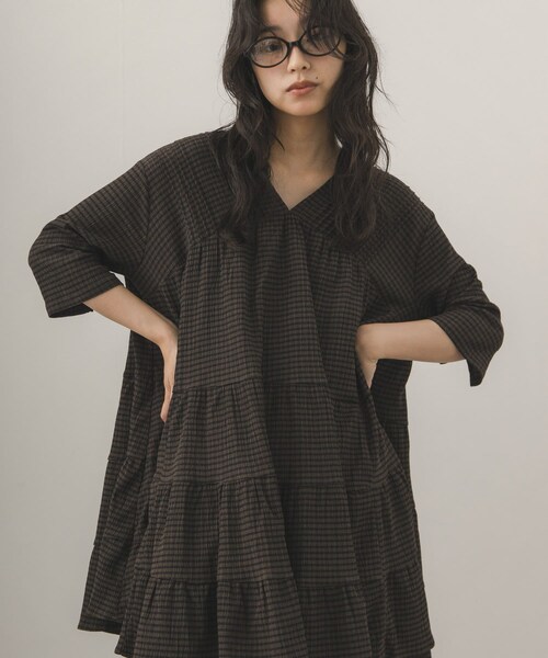 KBF（ケイビーエフ）の「ボリュームティアードミニワンピース（チュニック・レディース・CCL×BLUE/NAVY×BRN・One）」の13枚目の写真