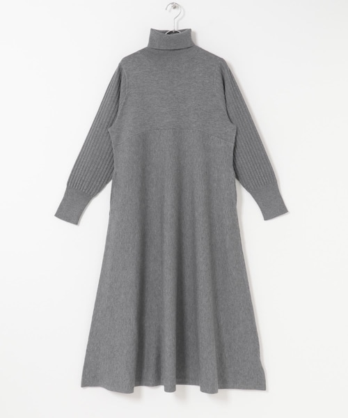 URBAN RESEARCH ROSSO（アーバンリサーチロッソ）の「『WEB限定』タートルネックデザインスリーブワンピース（ワンピース・レディース・GRAY/RED/D/BROWN/NAVY・FREE）」の17枚目の写真