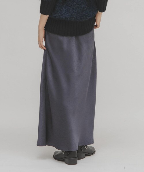KBF（ケイビーエフ）の「クラッシュサテンナロースカート（スカート・レディース・BEIGE/CHARCOAL/BLACK・One）」の15枚目の写真