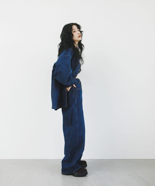 KBF（ケイビーエフ）の「タックWIDEデニム（デニムパンツ・レディース・L.BLUE/BLUE・36/38）」の19枚目の写真