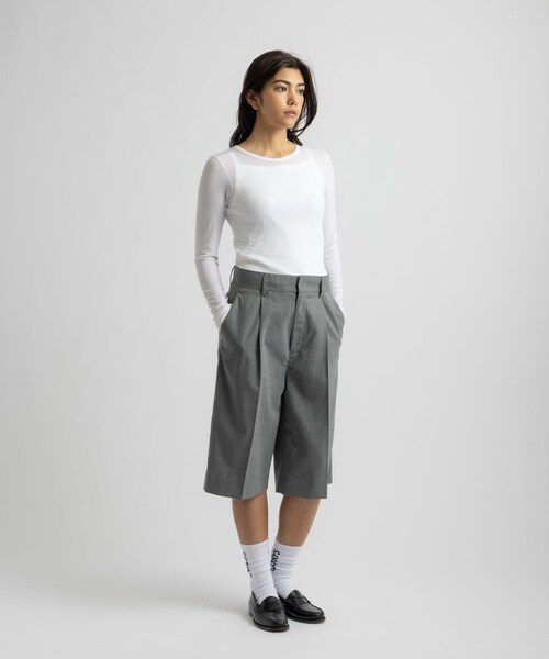 Saturdays NYC(サタデーズ ニューヨークシティ )の「Kim Pleated Shorts | WOMEN(その他パンツ・レディース・グレー/ネイビー・L/M/S)」の18枚目の写真