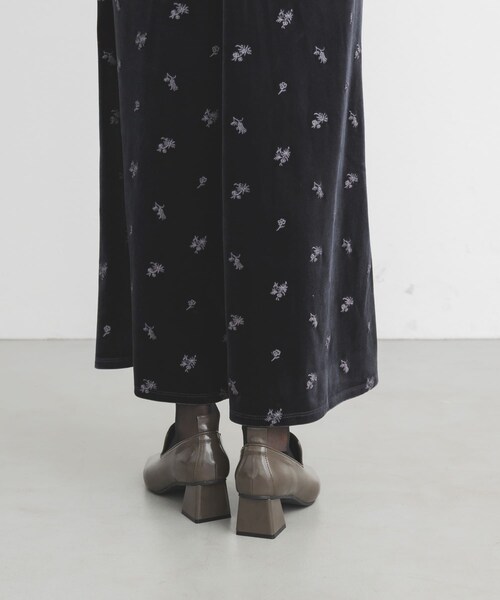 KBF(ケイビーエフ)の「セミスクエアトゥパンプス(パンプス・レディース・KHAKI/BLACK・36/37/38)」の20枚目の写真