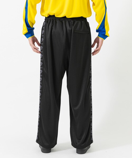 URBAN RESEARCH（アーバンリサーチ）の「LOTTO　LOGO TAPE TRACK PANTS（その他パンツ・メンズ・CAMO/BLACK・M/L/XL）」の4枚目の写真