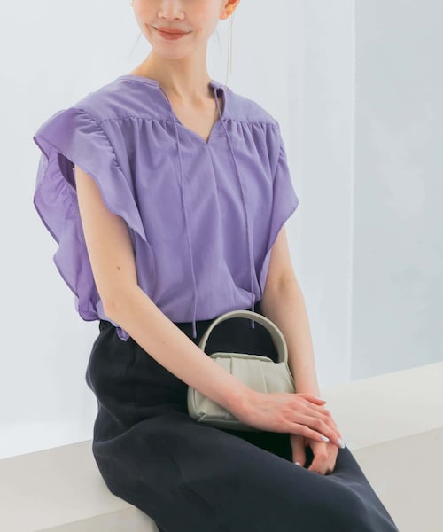 URBAN RESEARCH ROSSO（アーバンリサーチロッソ）の「フリルブラウス（シャツ/ブラウス・レディース・bk print/off/sax・FREE）」の2枚目の写真