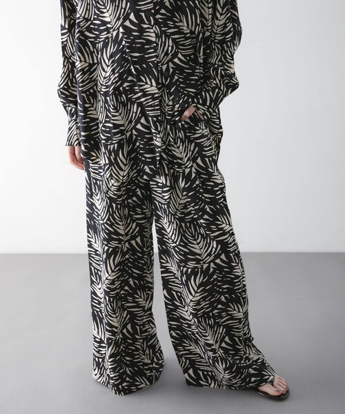 URBAN RESEARCH（アーバンリサーチ）の「『一部別注カラー』LUSANA　CICI PANTS（その他パンツ・レディース・DAUN/P TIE DYE/別注H NAVY・S/M）」の5枚目の写真