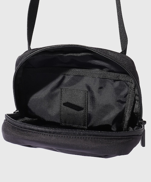 ADAM ET ROPE'（アダムエロペ）の「【MONOLITH/モノリス】SHOULDER STANDARD SSS（ショルダーバッグ・メンズ・ブラック・F）」の21枚目の写真