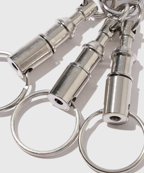 ADAM ET ROPE'（アダムエロペ）の「【HIDAKA/ヒダカ】Release Keychain（キーホルダー・メンズ・シルバー・F）」の4枚目の写真