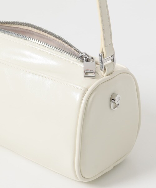 KBF(ケイビーエフ)の「STAND OIL CHUNKY BAG(ショルダーバッグ・レディース・CREAM/CAMEL/BLACK・One)」の6枚目の写真