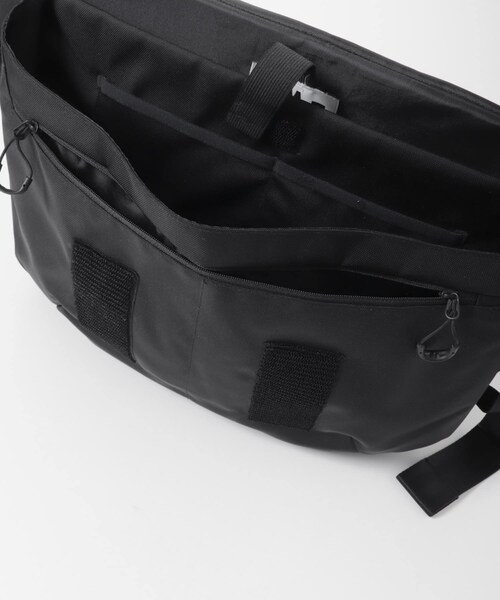 EKAL(エカル)の「CMF OUTDOOR GARMENT MESSENGER BAG BALLISTIC(メッセンジャーバッグ・メンズ・BLACK・One)」の7枚目の写真