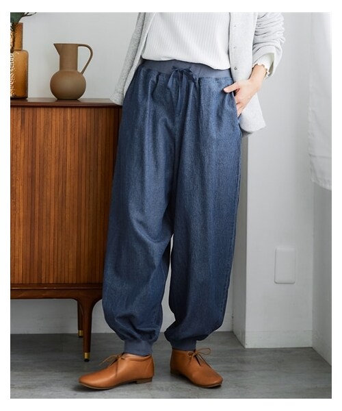 nissen（ニッセン）の「＜大きいサイズ＞楽ちんデニム裾リブパンツ（ゆったりヒップ）（パンツ・レディース・ユーズドブルー/インディゴブルー・L/LL/3L/4L/5L/6L/8L/10L）」の4枚目の写真
