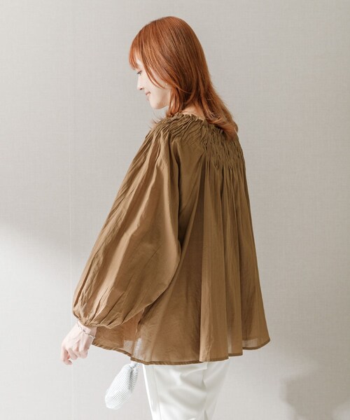 URBAN RESEARCH ROSSO（アーバンリサーチロッソ）の「TORRAZZO DONNA　インドコットンランダムタックブラウス（シャツ/ブラウス・レディース・BROWN/L.PINK/BLACK・FREE）」の8枚目の写真