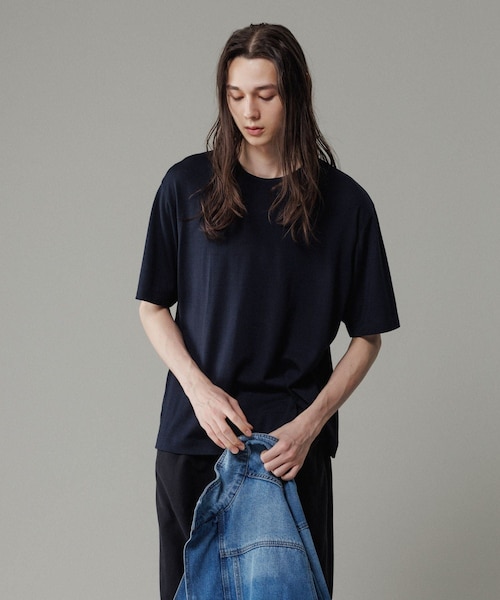 ADAM ET ROPE'(アダムエロペ)の「【NIKKE】ウール天竺 ハーフスリーブ ニットT(Tシャツ/カットソー・メンズ・ブラック/ネイビー・L/M)」の7枚目の写真