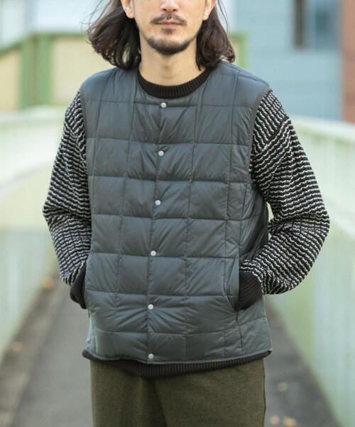 ITEMS URBANRESEARCH（アイテムズ アーバンリサーチ）の「TAION　CrewNeck Button Down Vest（その他アウター・メンズ・BLK/CHA/D.BROWN/KHK/NVY・M/L/XL）」の2枚目の写真