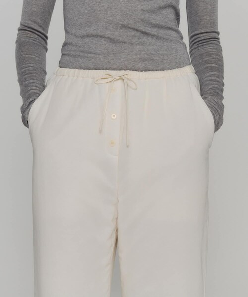 URBAN RESEARCH（アーバンリサーチ）の「AMOMENTO　SHEER PADDED PANTS（その他パンツ・レディース・BLACK/IVORY・0）」の4枚目の写真