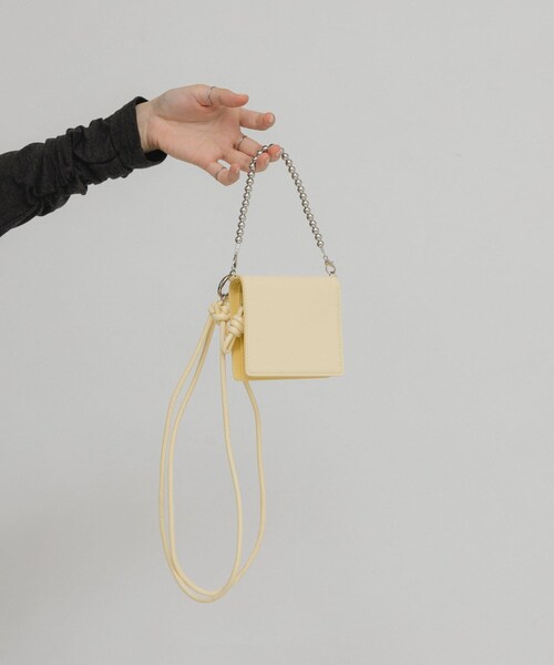 KBF（ケイビーエフ）の「ボールハンドル付きショルダーウォレット（財布・レディース・YELLOW/BLACK・One）」の3枚目の写真