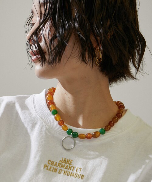 ADAM ET ROPE'（アダムエロペ）の「【La Maison de Lyllis（メゾンドリリス）】HATKEEPER（ネックレス・レディース・ホワイト系/ブラウン系/キャメル・F）」の6枚目の写真