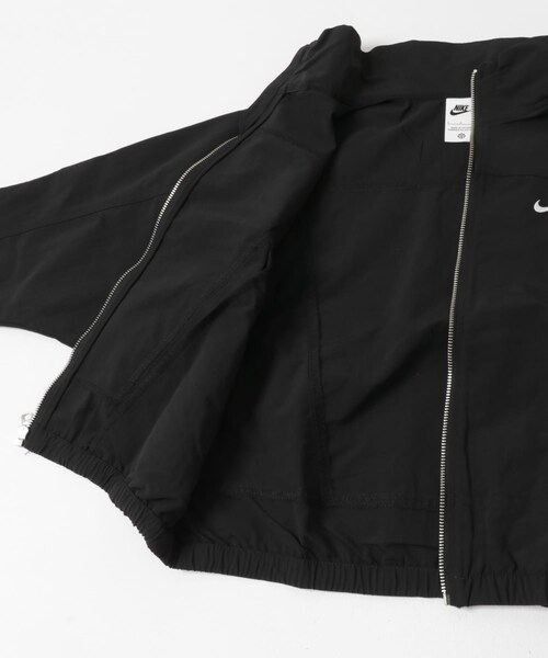 URBAN RESEARCH DOORS(アーバンリサーチドアーズ)の「NIKE NSW エブリシング ウーヴン RPL UV(ブルゾン・レディース・ホワイト/ブラック・S)」の7枚目の写真