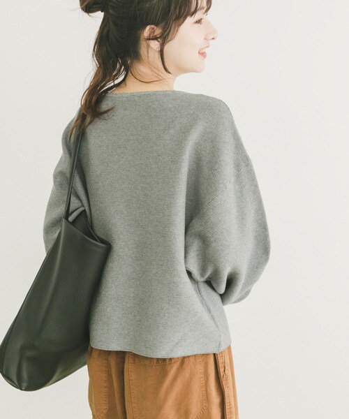 ITEMS URBANRESEARCH（アイテムズ アーバンリサーチ）の「バナナスリーブニット（ニット/セーター・レディース・OFF×BLK/RED/GRY/NVY×OFF・FREE）」の2枚目の写真