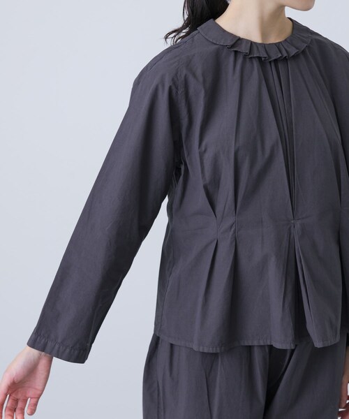 かぐれ（カグレ）の「COSMIC WONDER　シルクコットンブロードクラシックフリルシャツ（シャツ/ブラウス・レディース・Charcoal/Violet ash・1）」の4枚目の写真