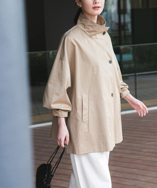 URBAN RESEARCH（アーバンリサーチ）の「スタンドカラーミドル丈トレンチコート（ステンカラーコート・レディース・BEIGE/NAVY・36/38）」の8枚目の写真