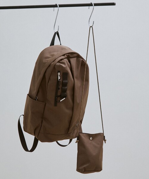 ADAM ET ROPE'（アダムエロペ）の「【WEB限定】[ショルダーバッグ付き・ユニセックスで使える・軽量・A4対応・大容量]バッグパック 3（バックパック/リュック・レディース・ブラック/グレー/グレー系/ダークブラウン/ネイビー・F）」の19枚目の写真