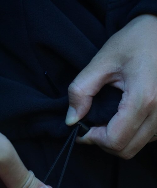 URBAN RESEARCH（アーバンリサーチ）の「WILDTHINGS×LAKE SEEKERS　POLARTEC DRAWSTRING HOOD（パーカー・メンズ・Black・M/L/XL）」の16枚目の写真