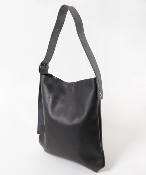 URBAN RESEARCH(アーバンリサーチ)の「Hender Scheme ONE SIDE BELT BAG(トートバッグ・メンズ・Black・Free)」の4枚目の写真