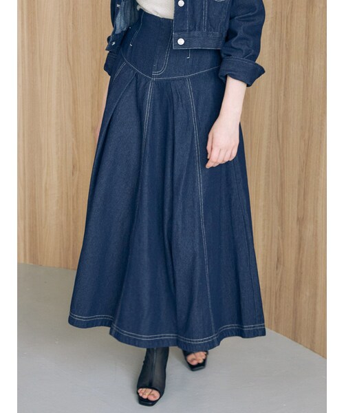 MERCURYDUO（マーキュリーデュオ）の「【セットアップ着用可】ストレッチフレアーデニムスカート（デニムスカート・レディース・ブルー/インディゴ・S/M）」の4枚目の写真
